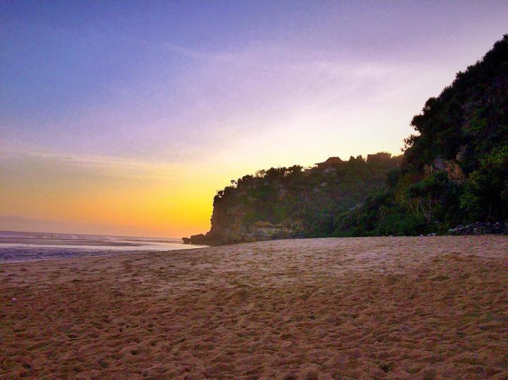 Sunset di Pantai Sanglen ini juga cakep banget lho! @nanang_a_e