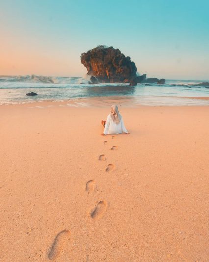 Tips Wisata Ke Pantai Jungwok via @atika_muth
