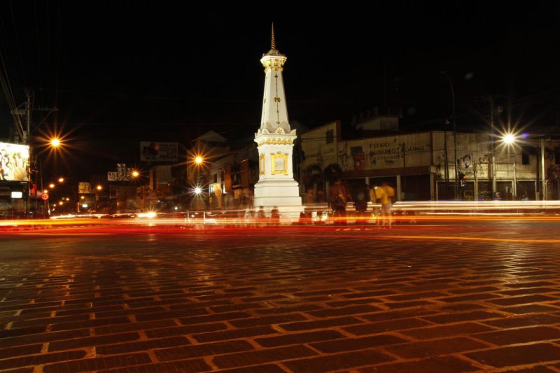 Tugu, salah satu monumen terkenal di Yoyakarta.