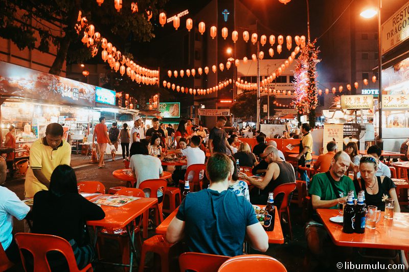 Wisata Kuliner Jalan Alor adalah tempat wisata di Kuala Lumpur yang tidak bisa dilewatkan.
