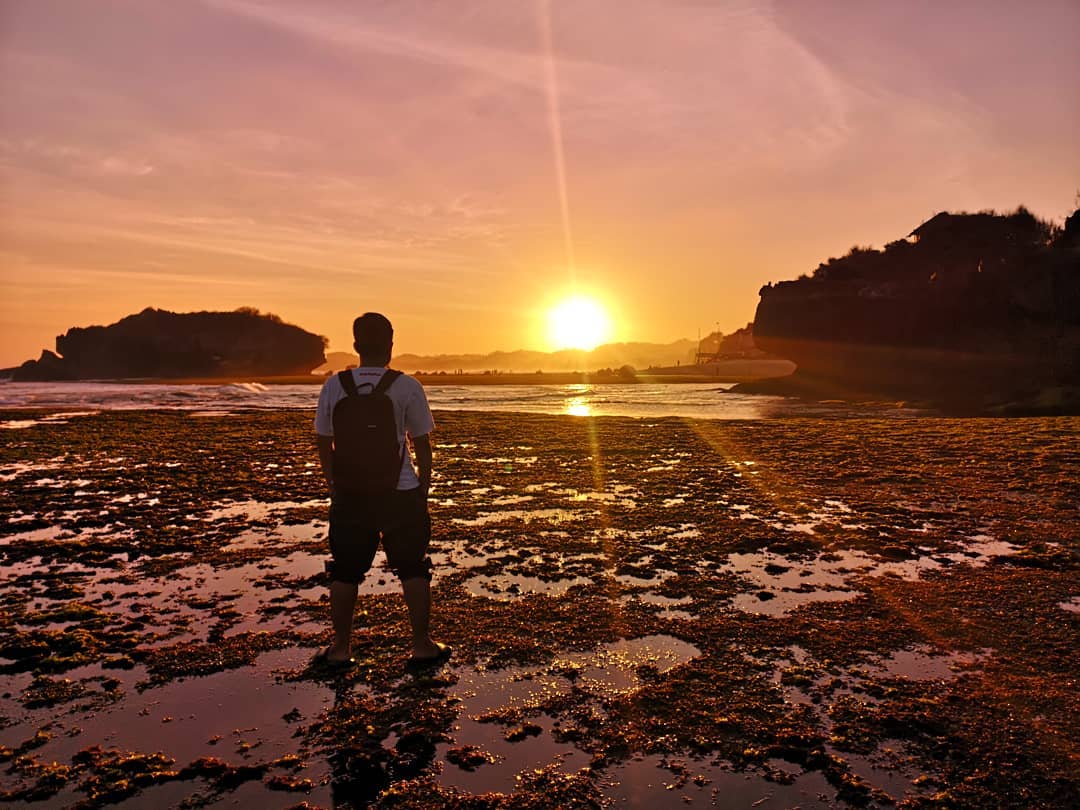 Siapapun Pasti Suka Ke Pantai Sundak