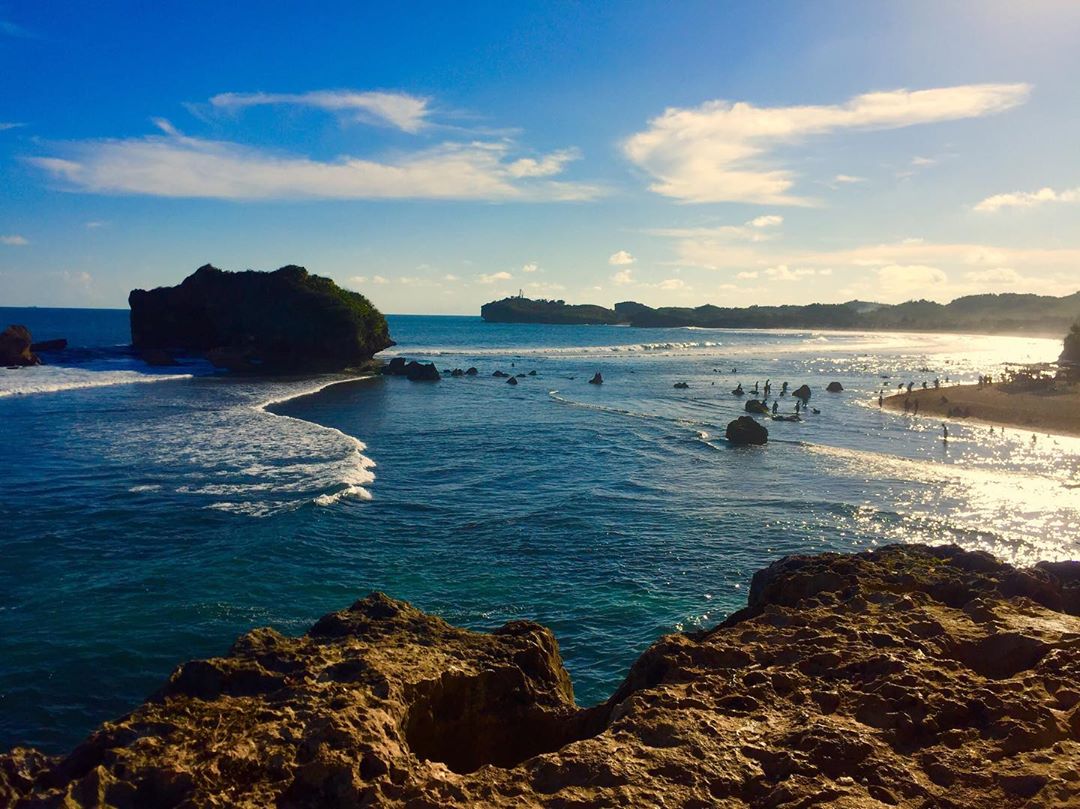 Siapapun Pasti Suka Ke Pantai Sundak
