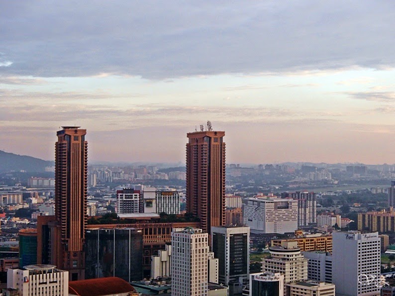Pemandangan Kota Kuala Lumpur dari Heli Lounge ini sangat menakjubkan.