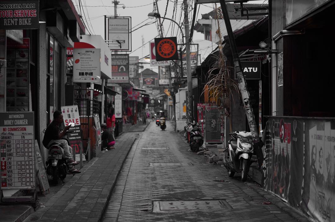 Keliling Poppies Lane I Dan II Kuta Bali Malam Hari Pake Grab Wheels [ Jalan Poppies Kuta Bali ]