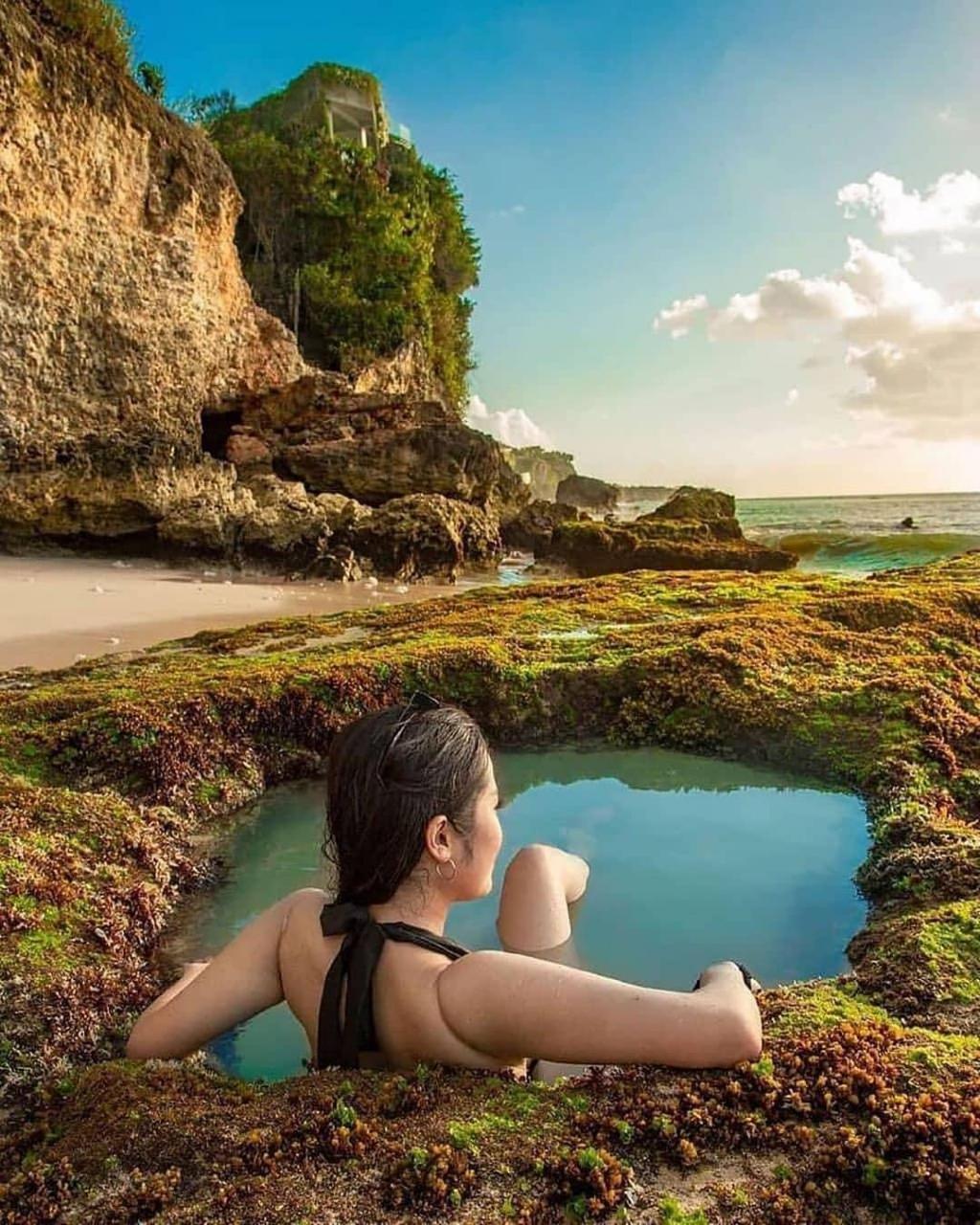 Menghabiskan Hari Di Pantai Tegal Wangi