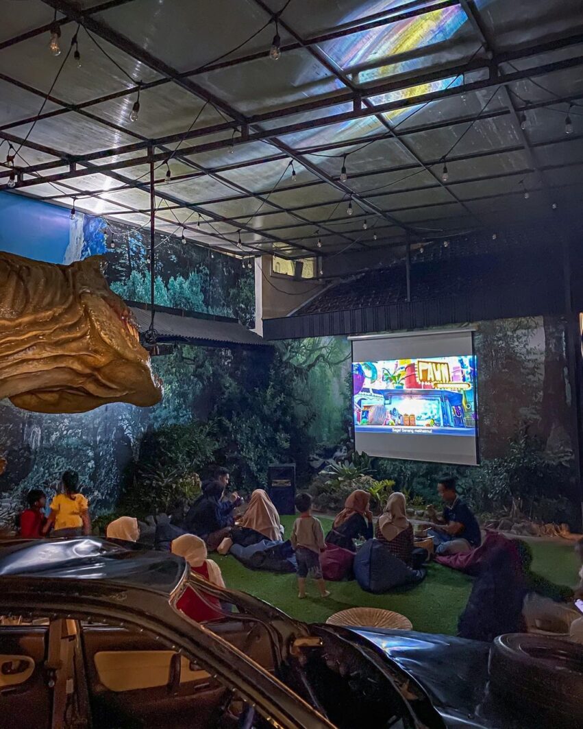 Tempat Makan Di Malang T-Rex Cafe ( Mie T-Rex & Dimsum Malang )