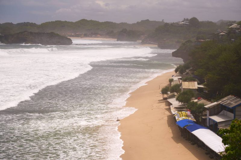 Pantai Indrayanti, atau yang dikenal juga dengan nama Pantai Pulang Sawal Pantai Indrayanti, atau yang dikenal juga dengan nama Pantai Pulang Sawal