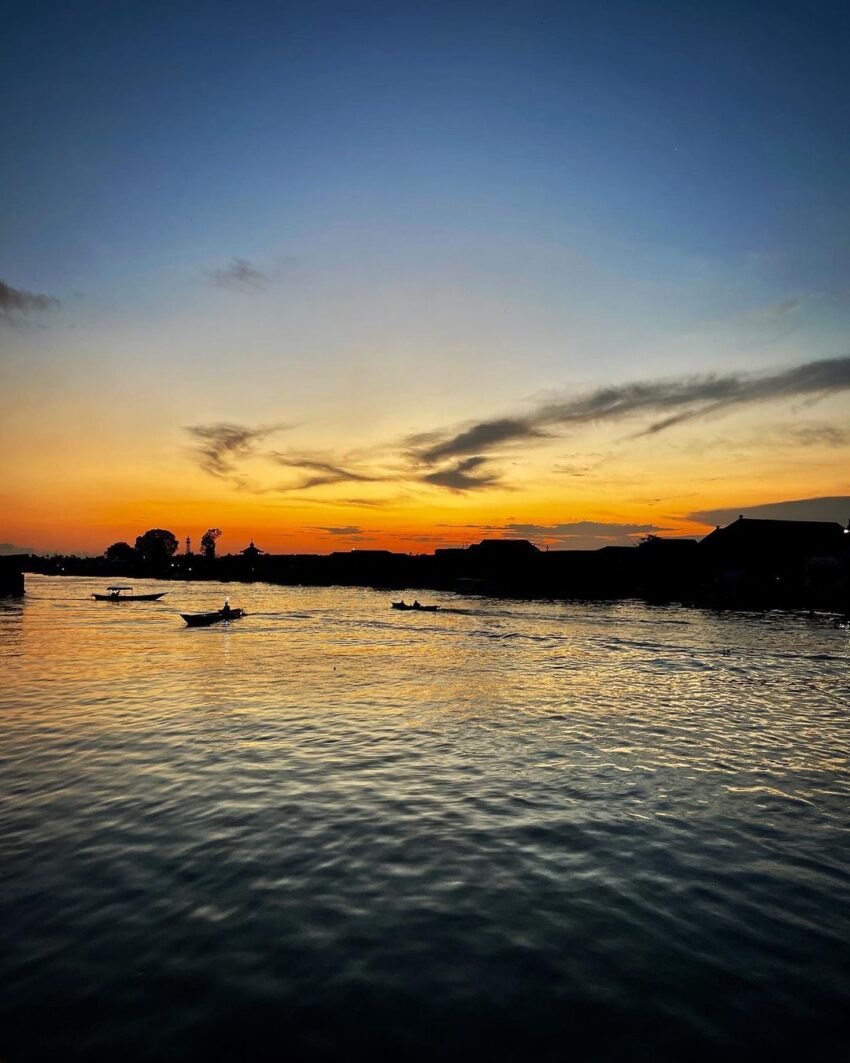 Pemandangan Sungai Arut Di Pangkalan Bun Pemandangan Sungai Arut Di Pangkalan Bun