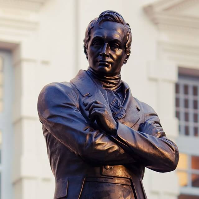 Raffles Statue
