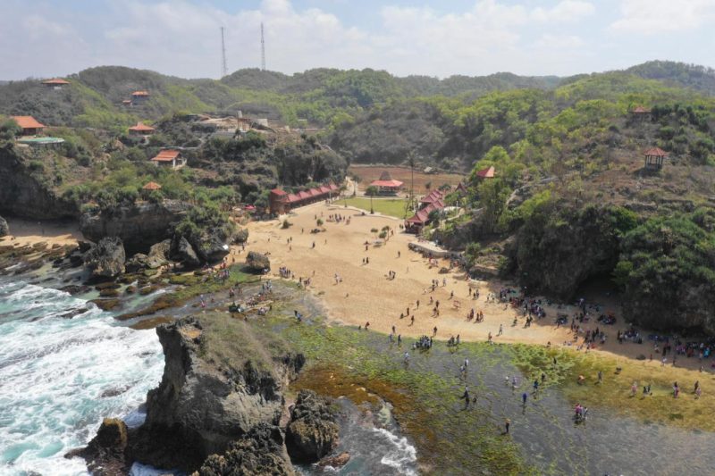 19 Pantai Di Gunungkidul Jogja Wajib Kunjung! - Pantai Ngrawe, atau yang dikenal juga dengan nama Pantai Mesra 19 Pantai Di Gunungkidul Jogja Wajib Kunjung! - Pantai Ngrawe, atau yang dikenal juga dengan nama Pantai Mesra