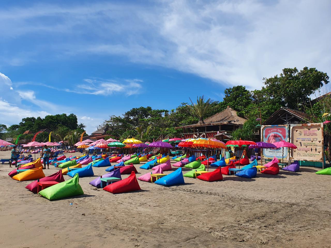 Daya Tarik Wisata Pantai Double Six Bali Daya Tarik Wisata Pantai Double Six Bali