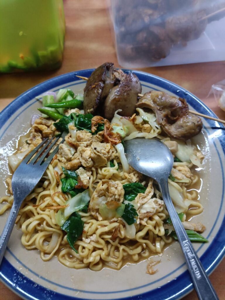 11+ Rekomendasi Makanan Enak yang Cocok Dipesan Malam Hari 11+ Rekomendasi Makanan Enak yang Cocok Dipesan Malam Hari