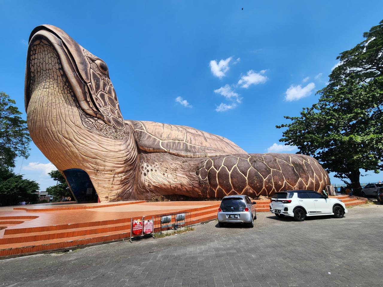 7 Wisata Pantai Jepara Paling Populer Untuk Liburan