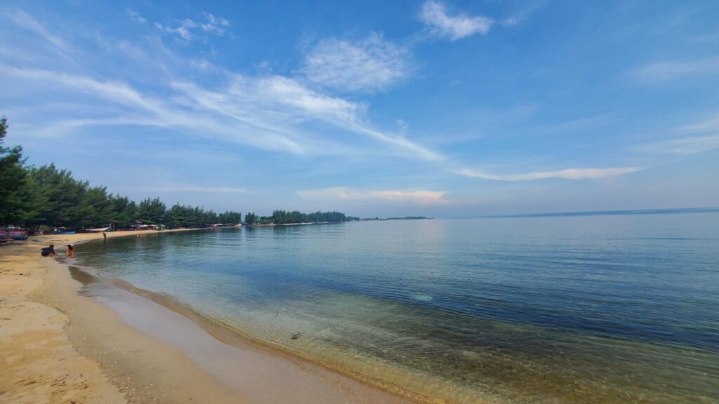 7 Wisata Pantai Jepara Paling Populer Untuk Liburan 7 Wisata Pantai Jepara Paling Populer Untuk Liburan