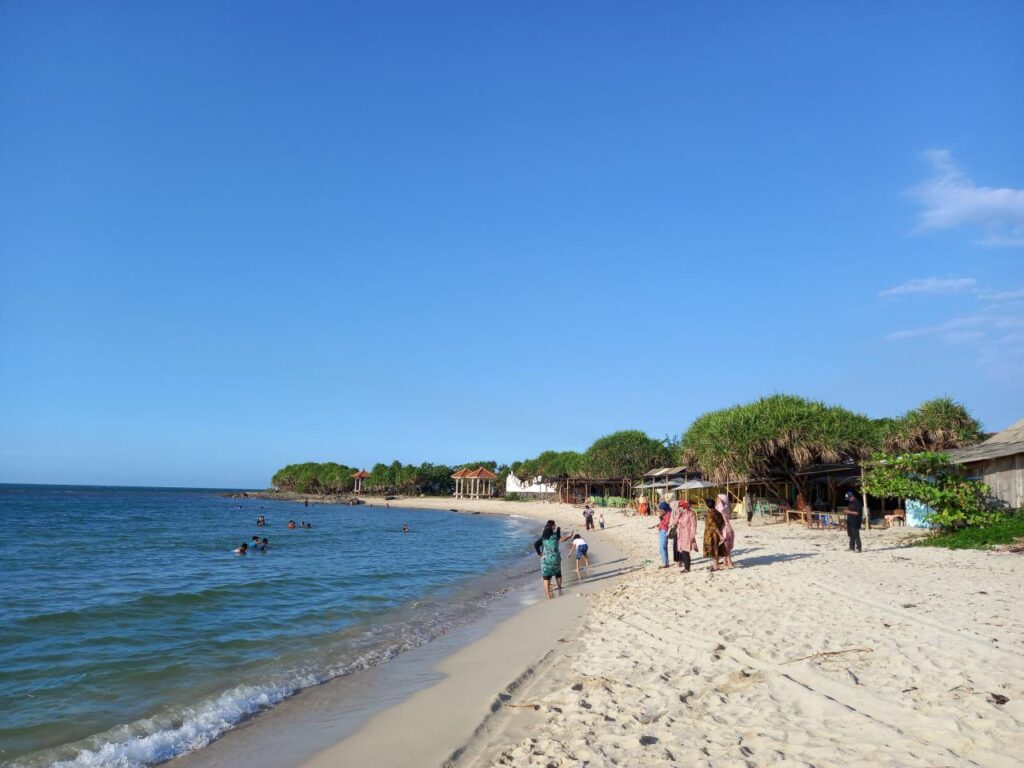 7 Wisata Pantai Jepara Paling Populer Untuk Liburan 7 Wisata Pantai Jepara Paling Populer Untuk Liburan