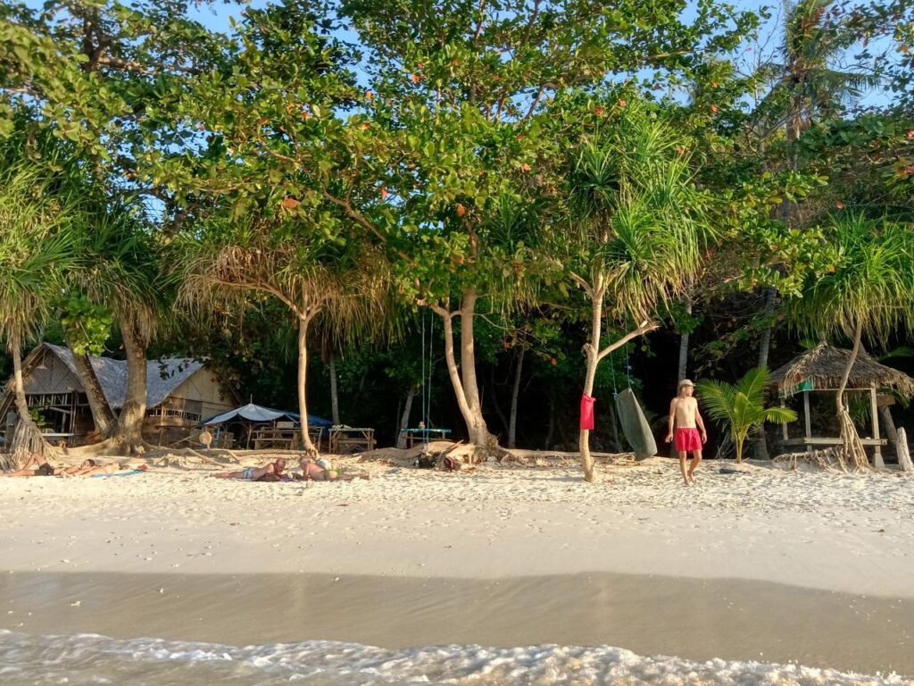 7 Wisata Pantai Jepara Paling Populer Untuk Liburan 7 Wisata Pantai Jepara Paling Populer Untuk Liburan