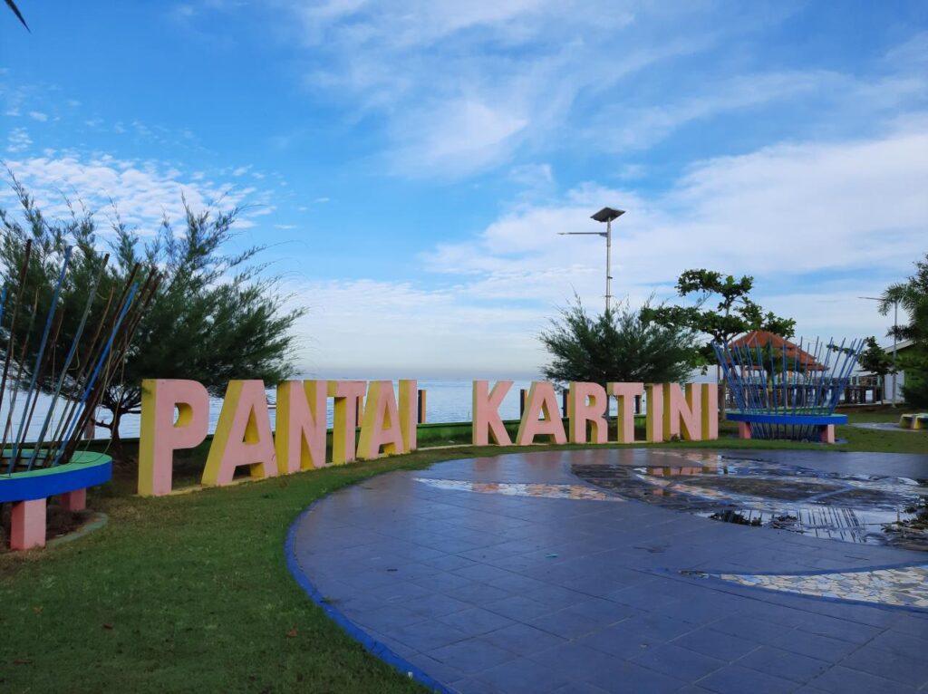 7 Wisata Pantai Jepara Paling Populer Untuk Liburan 7 Wisata Pantai Jepara Paling Populer Untuk Liburan